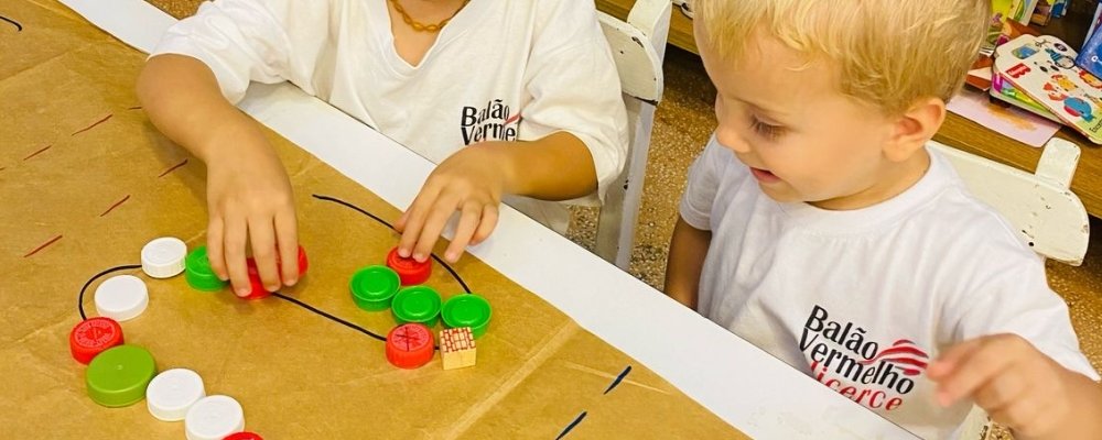 PSICOMOTRICIDADE COM MATERIAIS NÃO ESTRUTURADOS MATERNAL III PSICOMOTRICIDADE COM MATERIAIS NÃO ESTRUTURADOS MATERNAL III