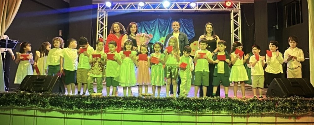 PROCURANDO POESIAS NO CÉU DA INFÂNCIA APRESENTAÇÃO 2º PERÍODO