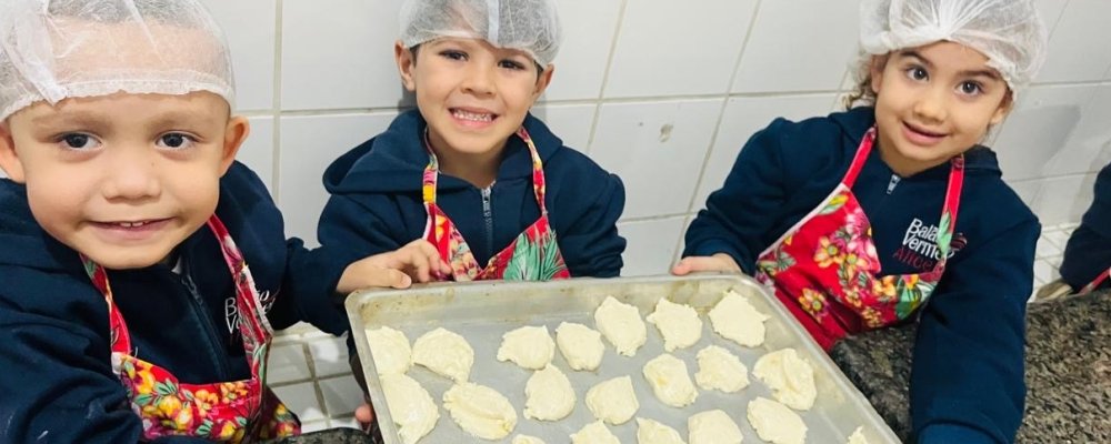 TRADIÇÕES BRASILEIRAS À MESA: RECEITA DE PÃO DE QUEIJO COM AS CRIANÇA 1º PERÍODO TRADIÇÕES BRASILEIRAS À MESA: RECEITA DE PÃO DE QUEIJO COM AS CRIANÇA 1º PERÍODO
